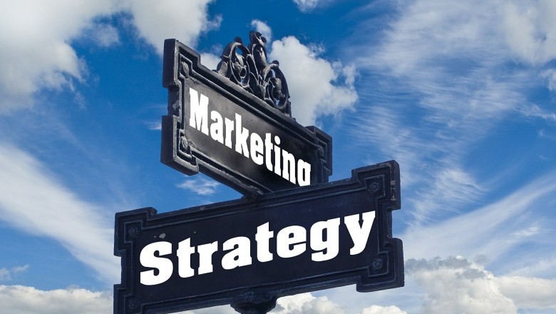 THE ADVANTAGES AND DISADVANTAGES OF ADVERTISING